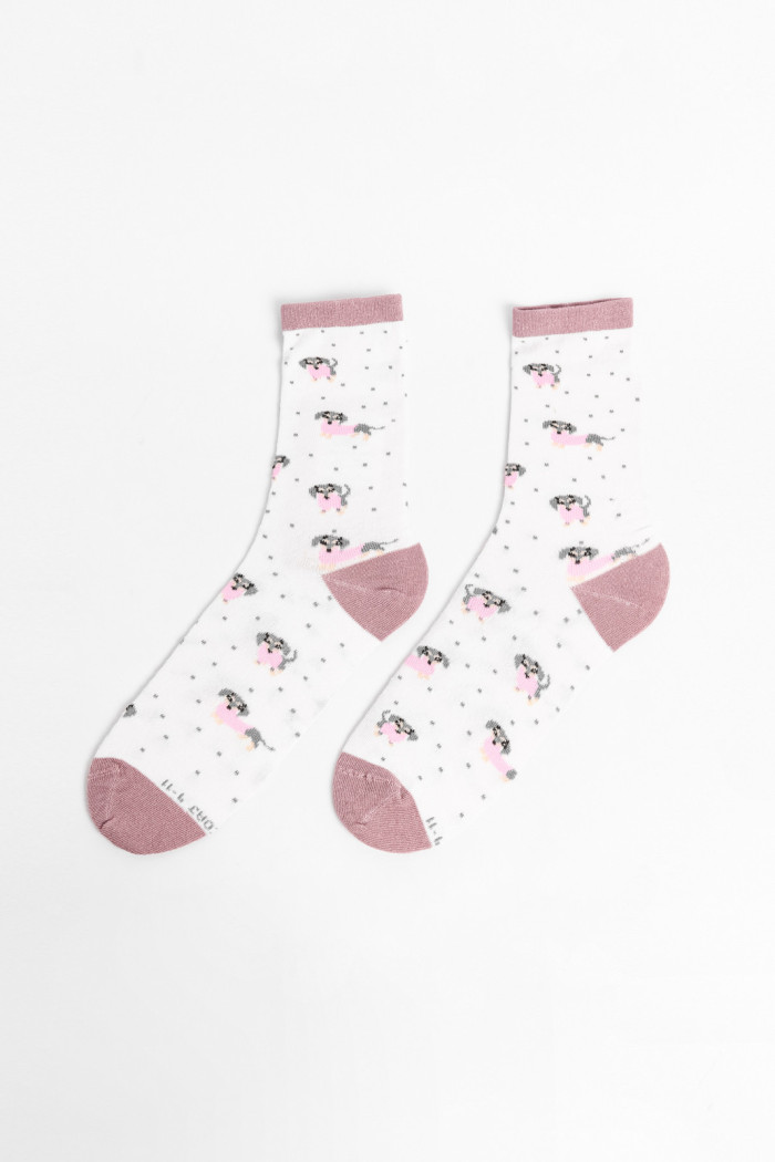 Medias largas crema con diseño de perros.