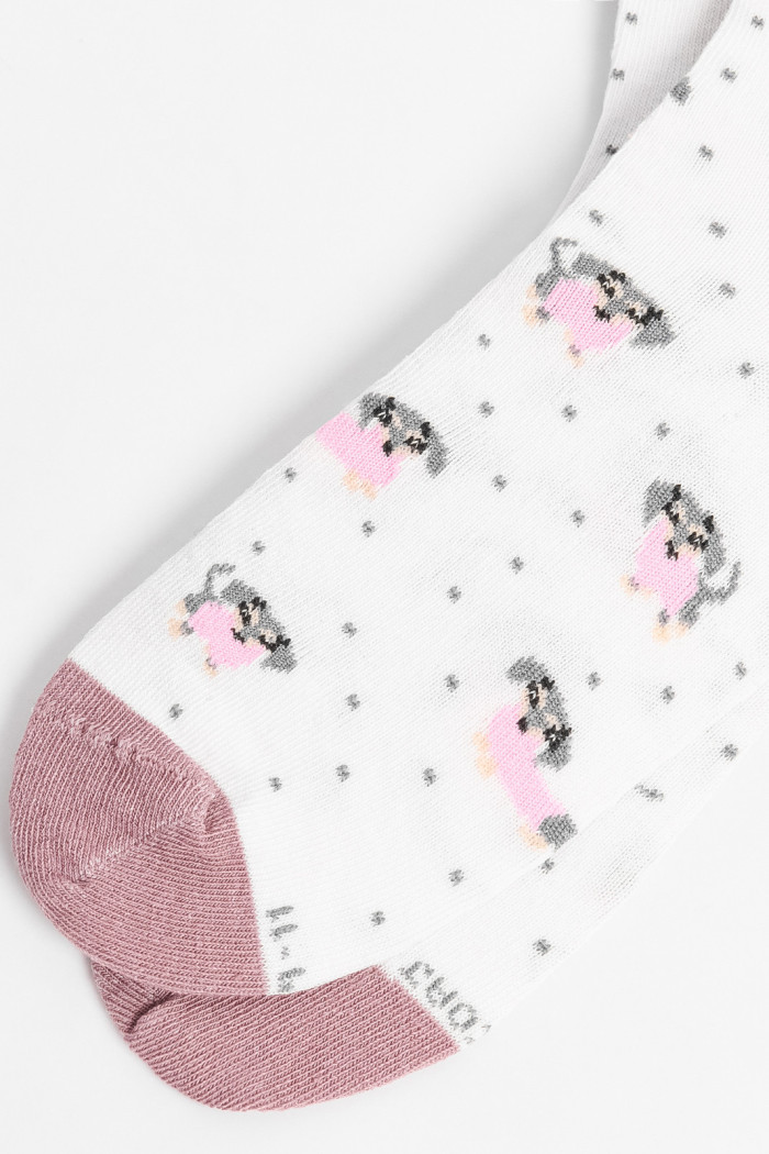 Medias largas crema con diseño de perros.