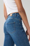 Jean push up tiro alto azul medio con 5 bolsillos