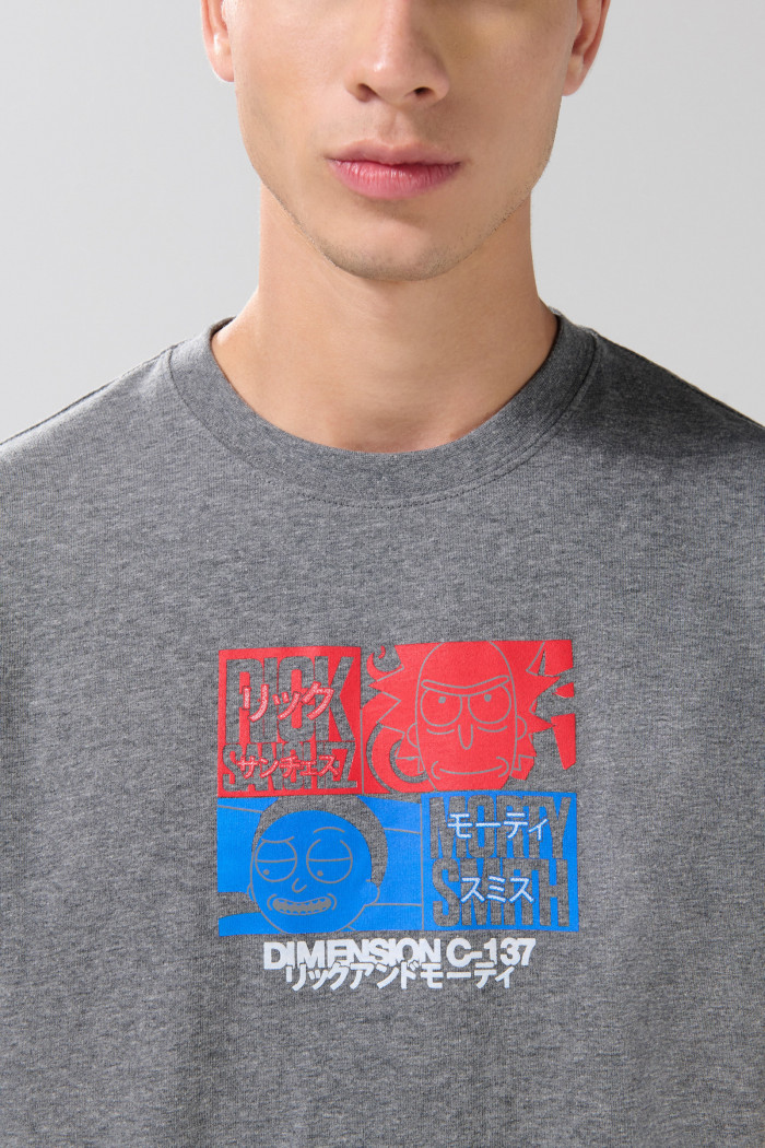 Camiseta de Rick and Morty gris intensa con cuello redondo