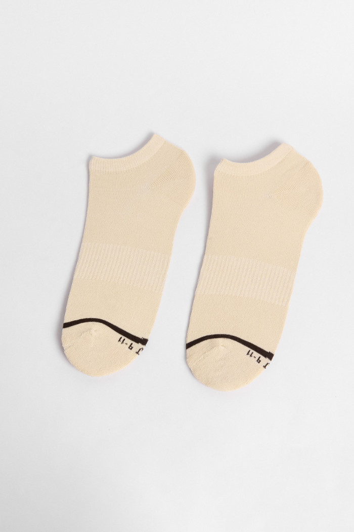 Medias unicolores tobilleras con ajuste y franja en frente