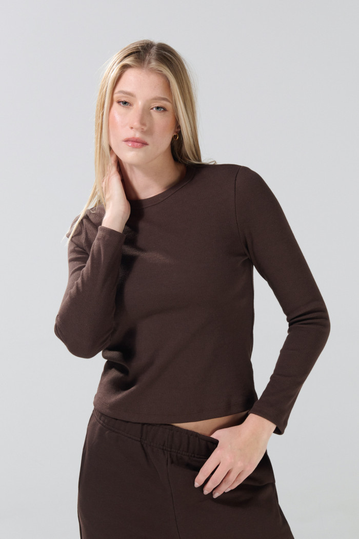 Camiseta en rib ceñida unicolor con manga larga
