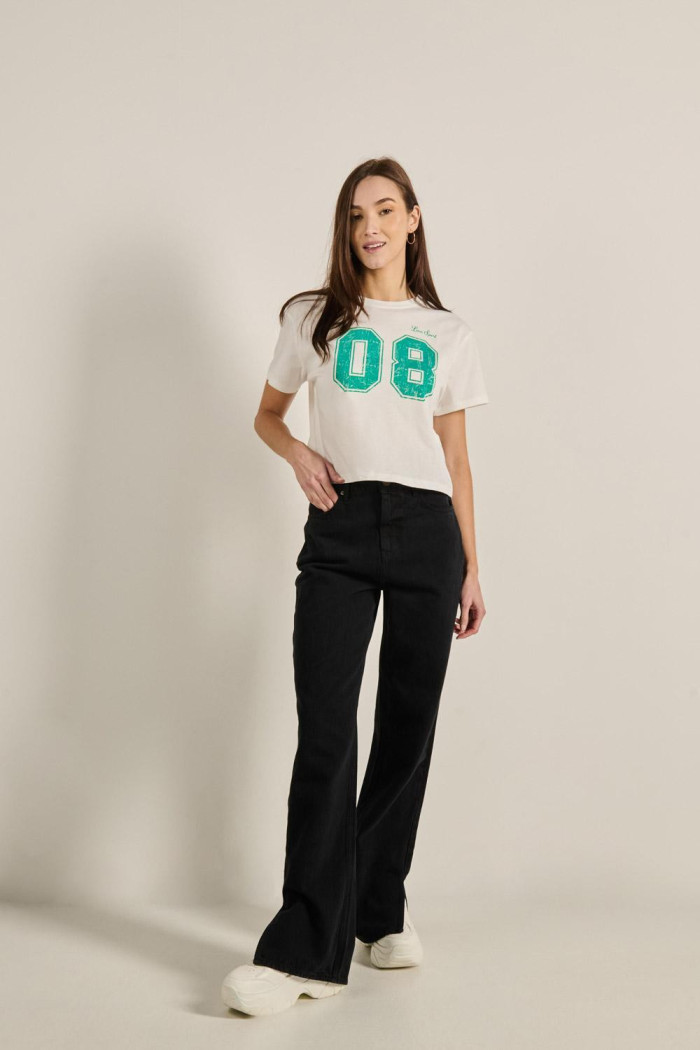 Jean 90´S tiro alto negro con bota ancha y aberturas