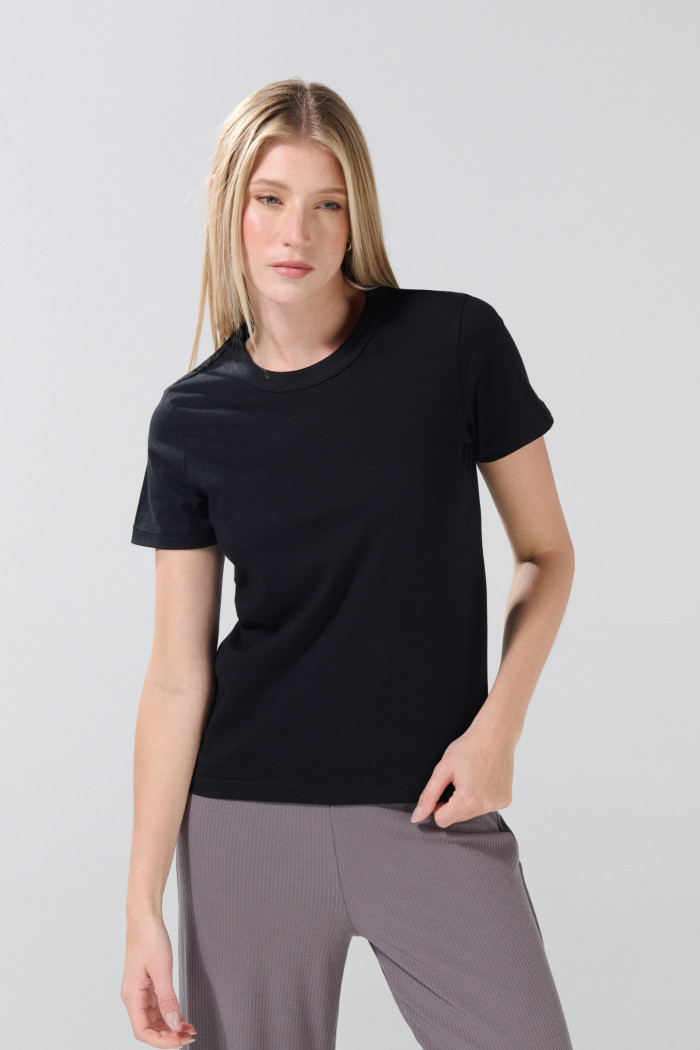 Camiseta ajustada cuello redondo unicolor en algodón