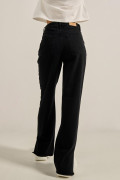 Jean 90´S tiro alto negro con bota ancha y aberturas