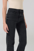 Jean gris intenso bota recta straight leg con tiro alto