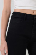 Jean straight negro leg bota recta con tiro alto