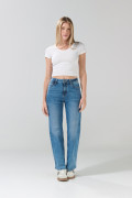 Jean tiro alto azul medio straight leg con bota recta
