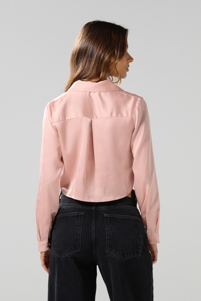 Blusa en satín unicolor crop top con manga larga