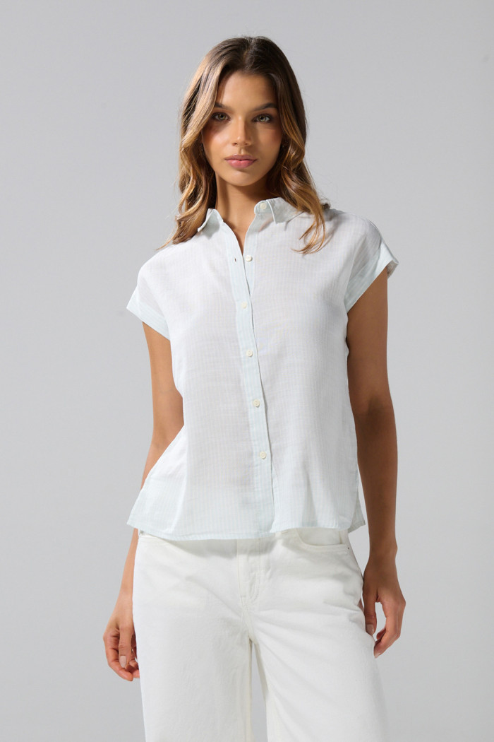Blusa unicolor a rayas manga corta con hombro rodado