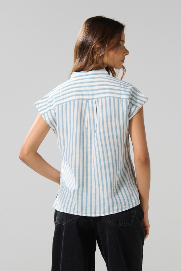 Blusa unicolor a rayas manga corta con hombro rodado