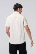 Camisa a rayas blanca con cuello sport collar