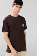 Camiseta unicolor cuello redondo con textos estampados