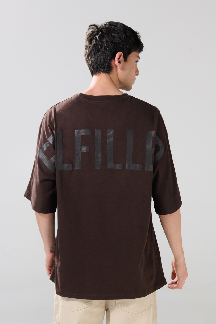 Camiseta oversize manga corta unicolor con diseño posterior