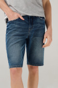 Bermuda tiro bajo de jean azul oscura slim con cremallera