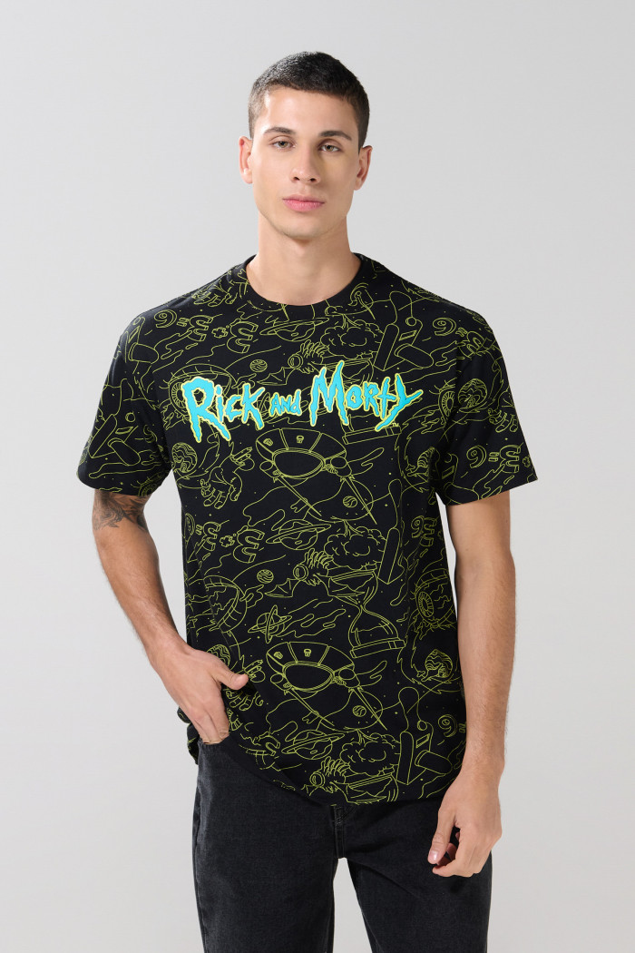 Camiseta negra de Rick and Morty con manga corta