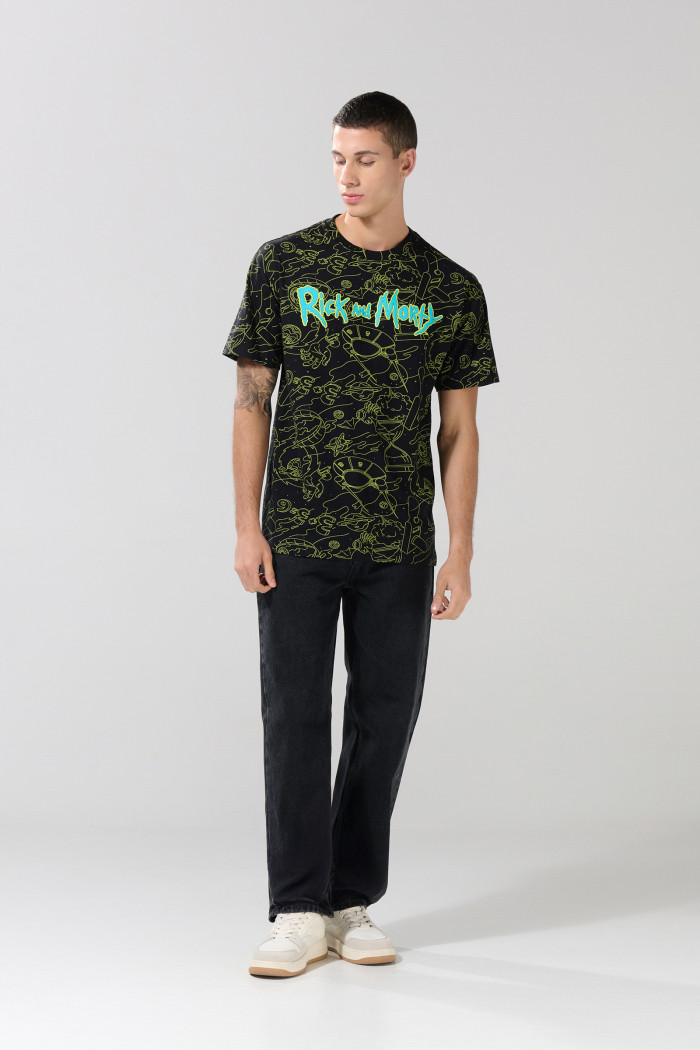 Camiseta negra de Rick and Morty con manga corta
