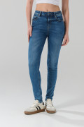 Jean azul medio tipo jegging con tiro alto y desgastes
