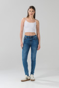 Jean azul medio tipo jegging con tiro alto y desgastes