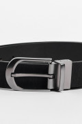 Cinturón liso reversible negro con hebilla metálica