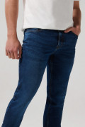 Jean slim 5 bolsillos azul oscuro con tiro bajo y cremallera