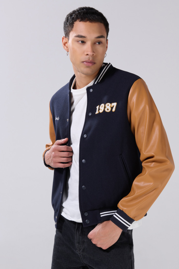 Chaqueta azul intensa bomber con mangas en contraste
