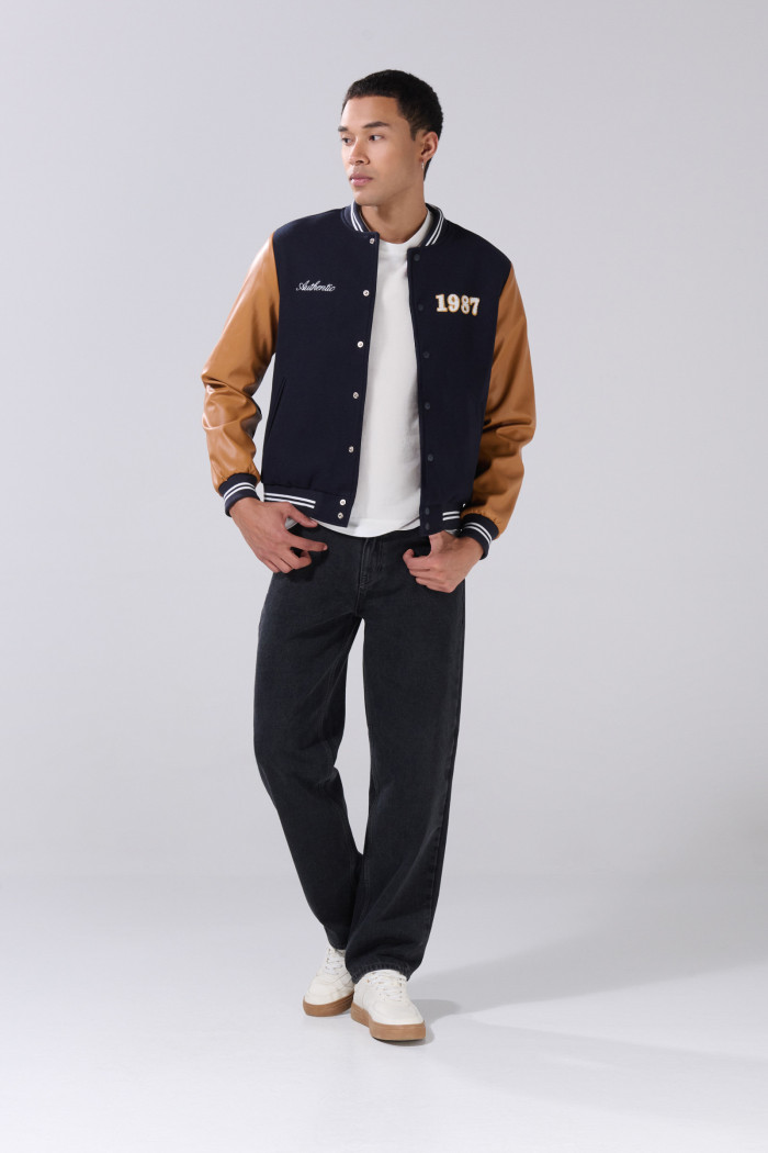 Chaqueta azul intensa bomber con mangas en contraste