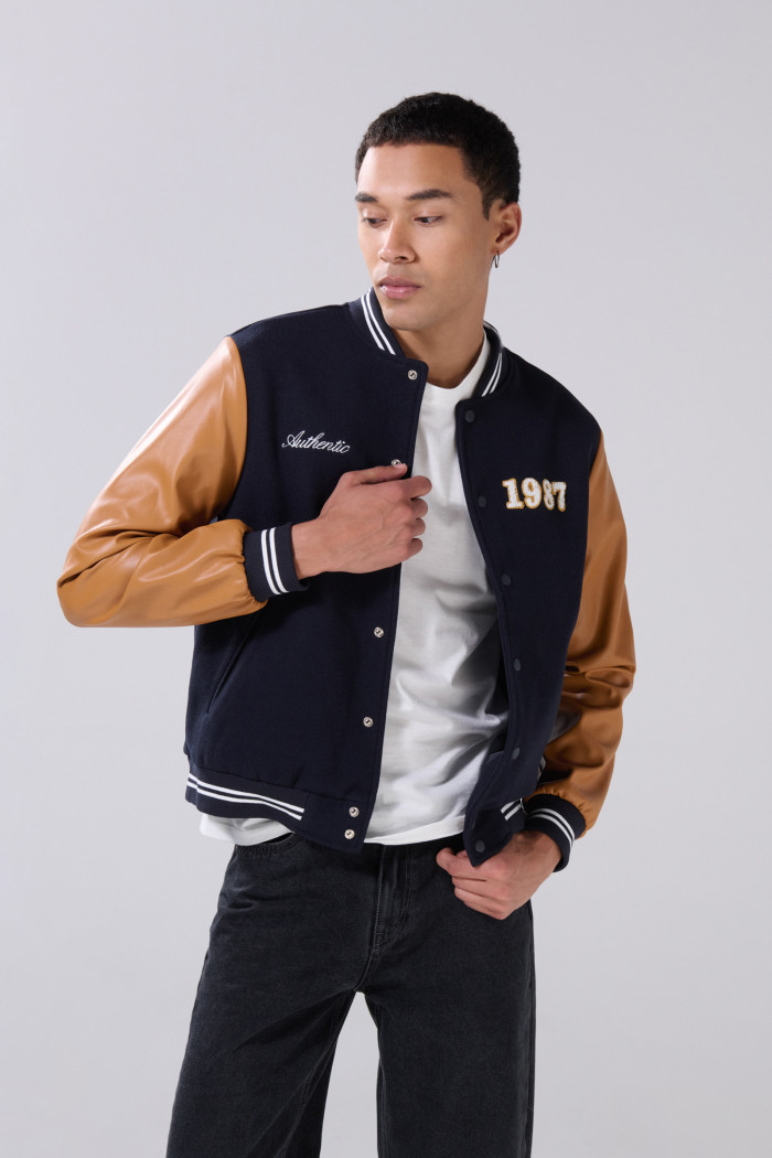 Chaqueta azul intensa bomber con mangas en contraste