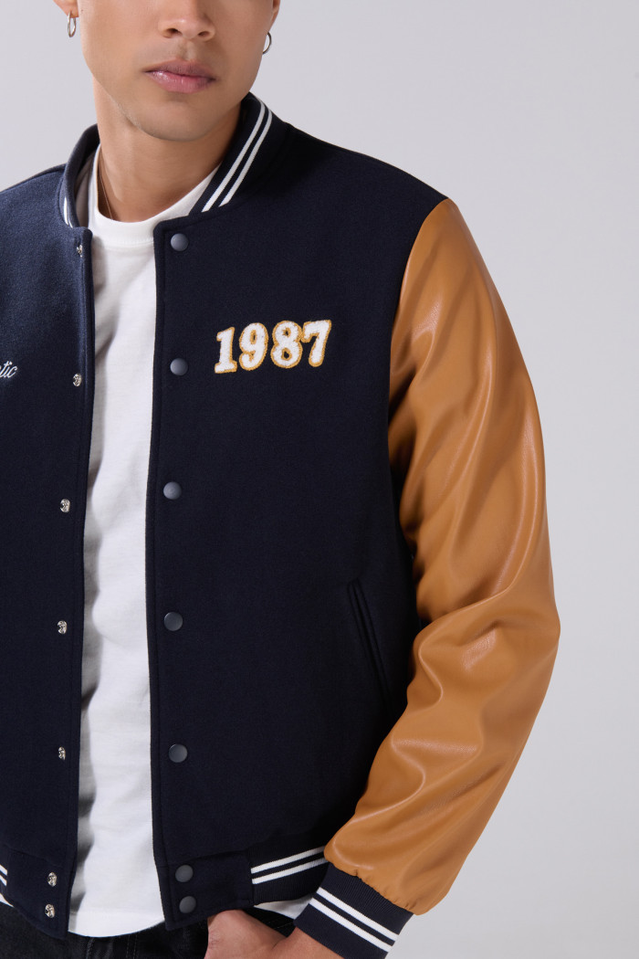 Chaqueta azul intensa bomber con mangas en contraste