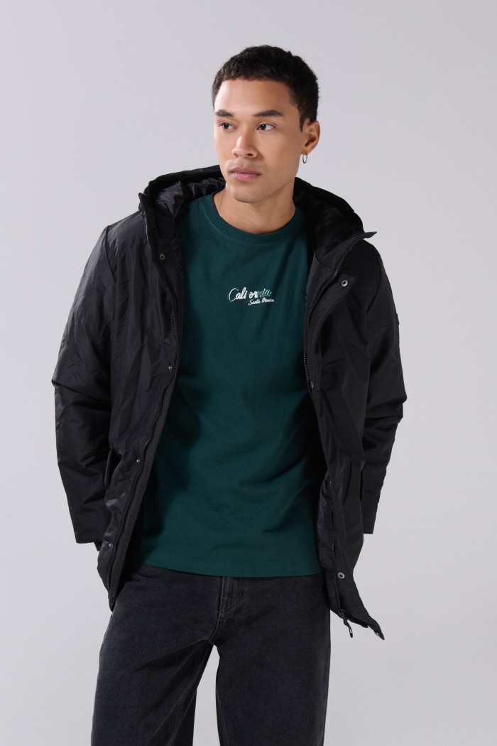 Chaqueta con cuello alto acolchada y capota unicolor