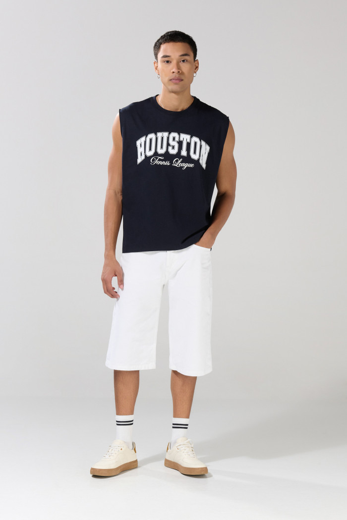 Camiseta manga sisa azul oversize con diseño college