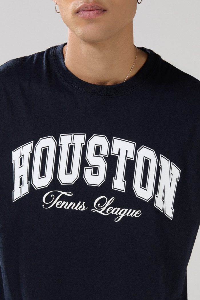 Camiseta manga sisa azul oversize con diseño college