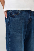 Bermuda azul oscura de jean jort con tiro bajo