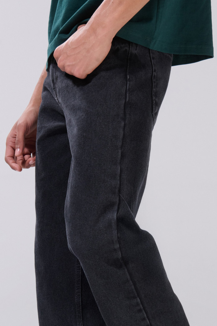 Jean bota ancha gris intenso baggy con tiro medio