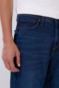 Jean baggy azul oscuro con bota ancha y tiro medio