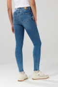 Jean súper tiro alto jegging azul medio con bolsillos