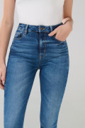 Jean súper tiro alto jegging azul medio con desgastes