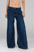 Jean palazzo azul oscuro con tiro medio, cortes y bota ancha