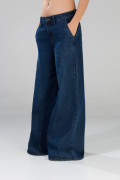 Jean palazzo azul oscuro con tiro medio, cortes y bota ancha