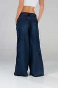 Jean palazzo azul oscuro con tiro medio, cortes y bota ancha
