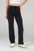 Jean bota recta straight leg gris intenso con tiro alto