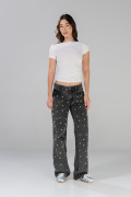 Jean straight low waist gris oscuro con perlas decorativas