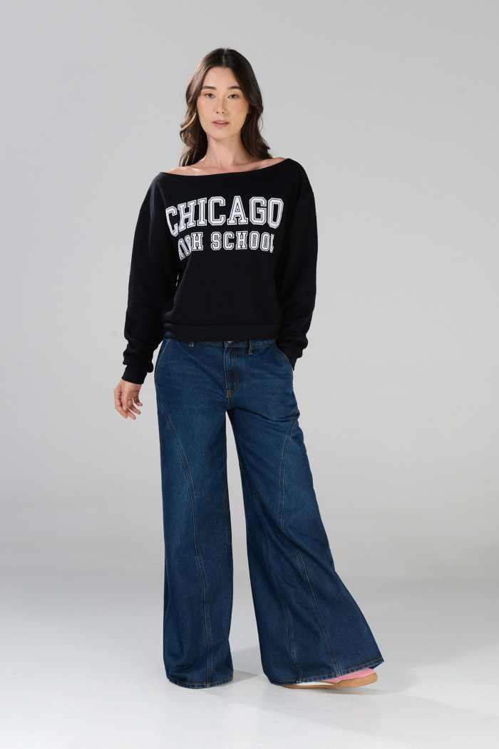 Buzo negro cuello redondo oversize con arte college