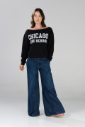 Buzo negro cuello redondo oversize con arte college