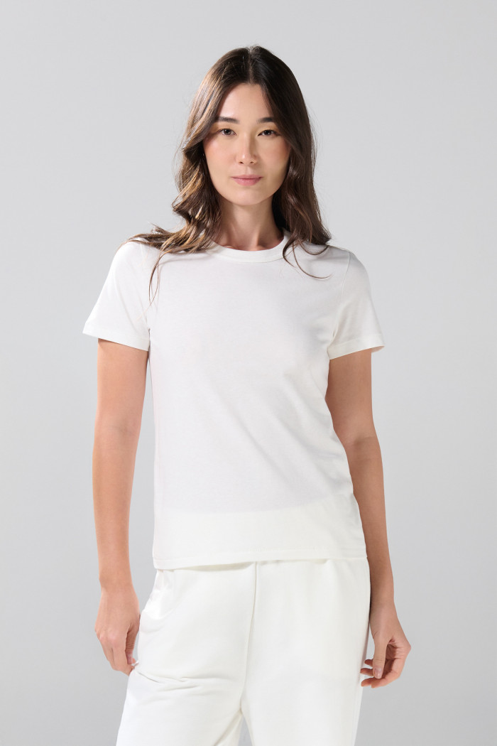 Camiseta ajustada cuello redondo unicolor en algodón