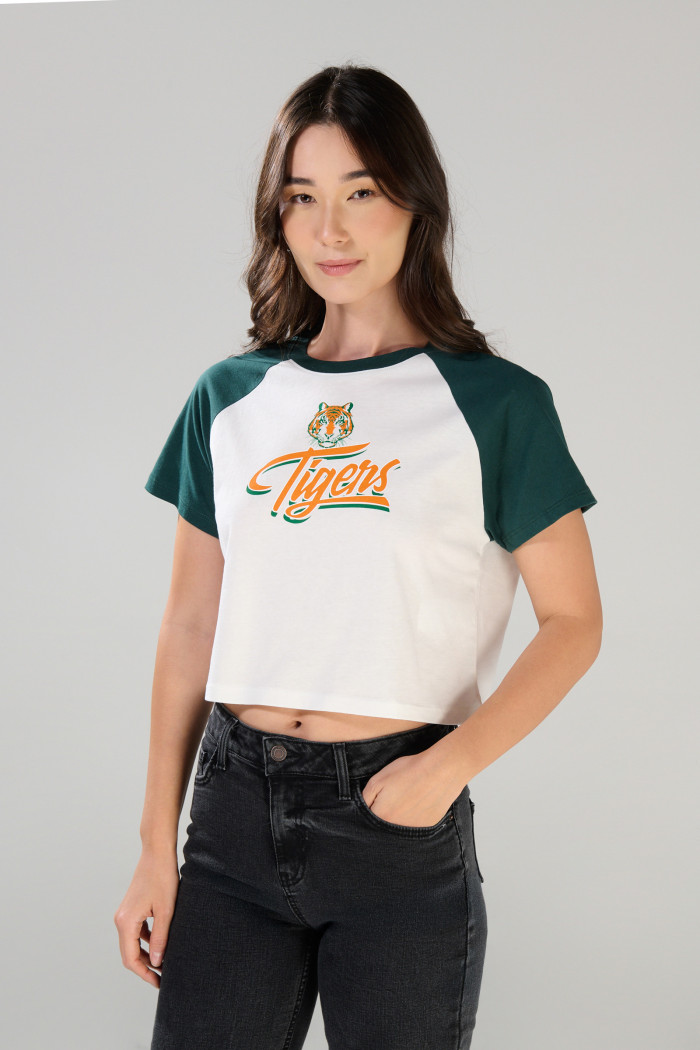 Camiseta crop top crema de Stranger Things con manga ranglan