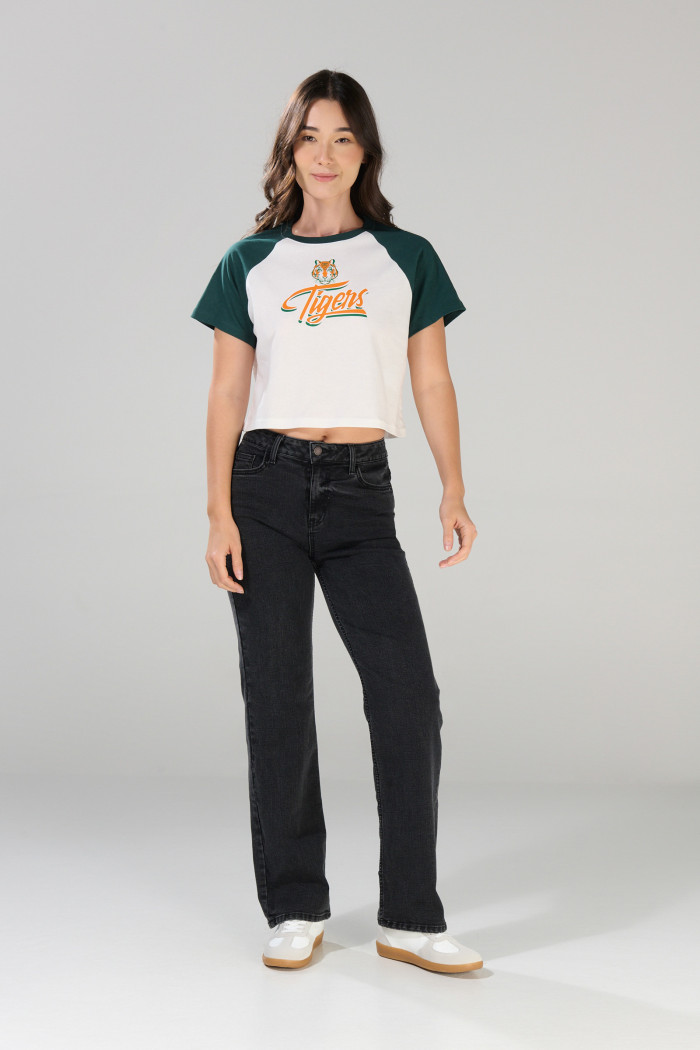 Camiseta crop top crema de Stranger Things con manga ranglan