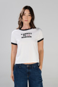 Camiseta college crema con contrastes negros manga corta
