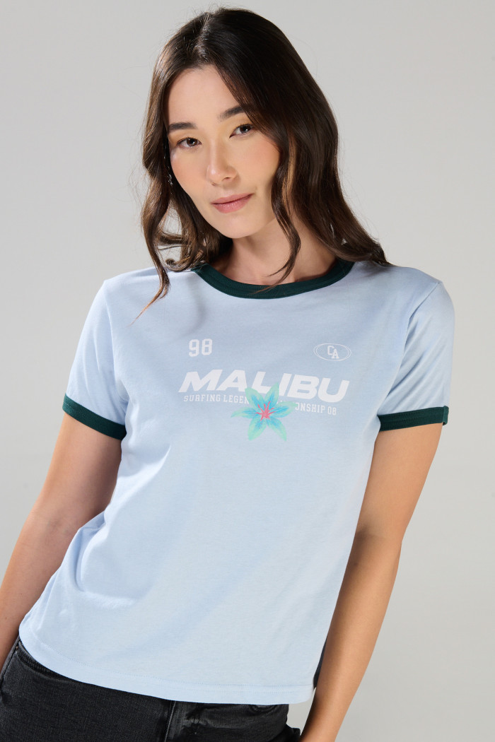 Camiseta college manga corta azul clara con contrastes