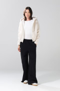 Chaqueta afelpada crema clara con bolsillos y capota